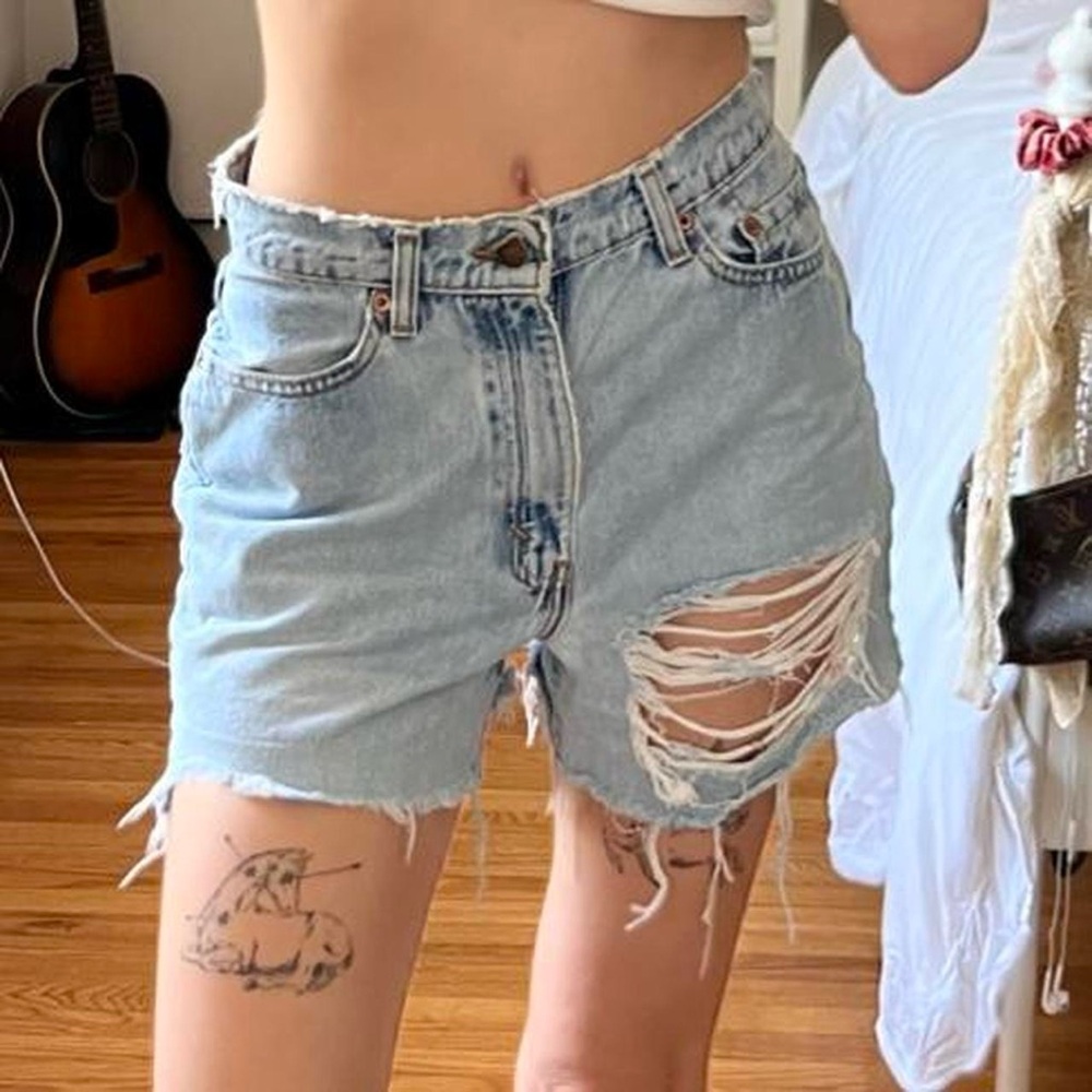 Vintage levis high waisted cut off shorts